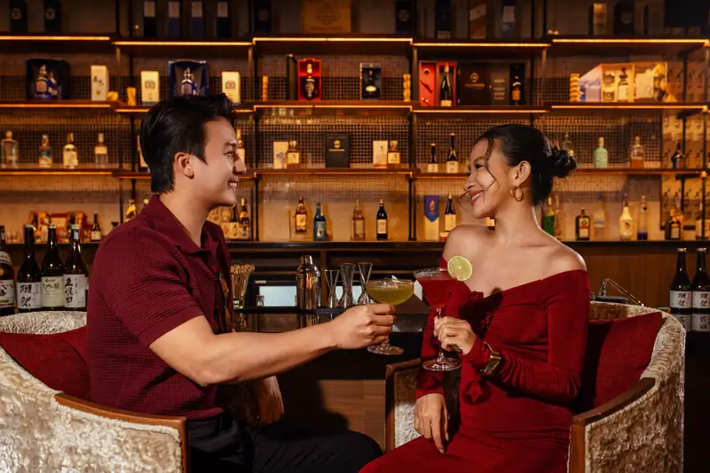 Cặp đôi ở quán KOI Izakaya, Mikazuki Đà Nẵng