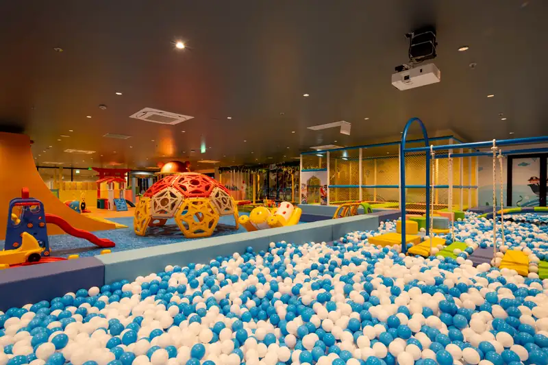Nhà bóng Ninja Kids' Park trong khu công viên nước Mikazuki