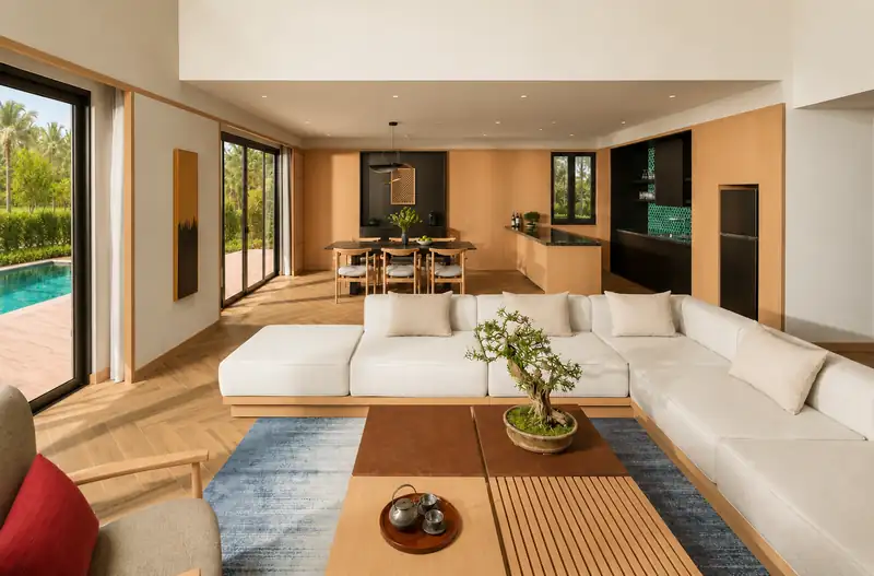 Phòng khách villa The Ryokan nhìn ra hồ bơi